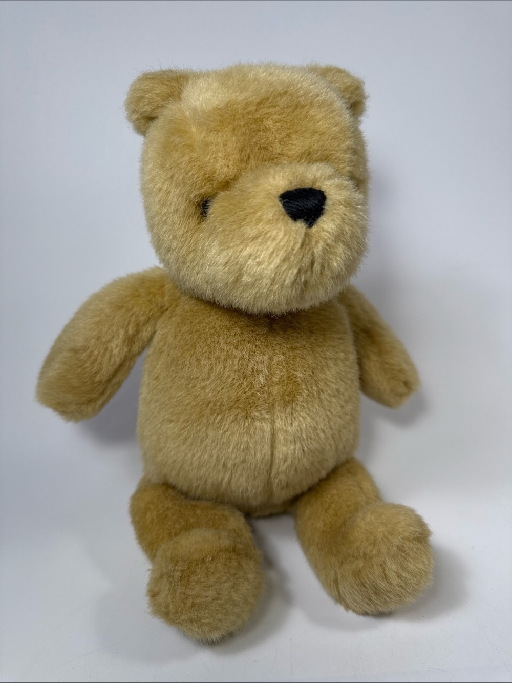 Gund Plush classic Winnie the Pooh in Soft Golden Brown coat